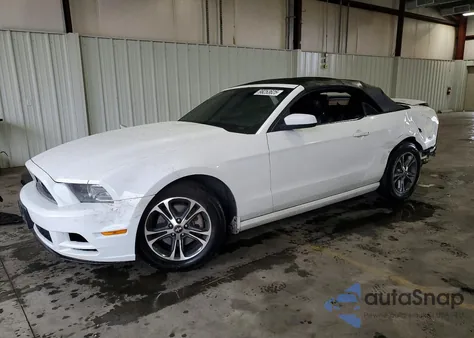2014 Ford Mustang z USA, uszkodzony, nr VIN 1ZVBP8EMXE5213222